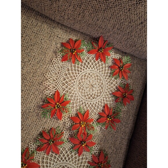 Christmas Plastic Doily Poinsettia Centerpieces 12” White 1950's Vtg LOT OF 2 - Picture 5 of 8
